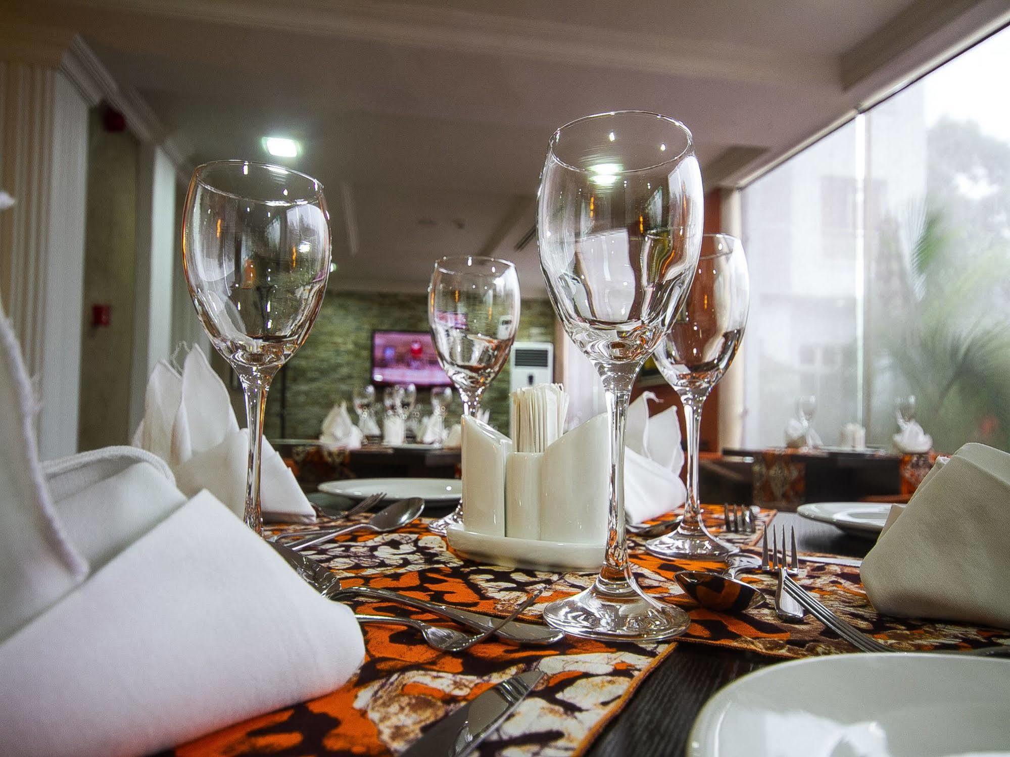 Golfview Suites & Conference Center Ikeja Exteriér fotografie